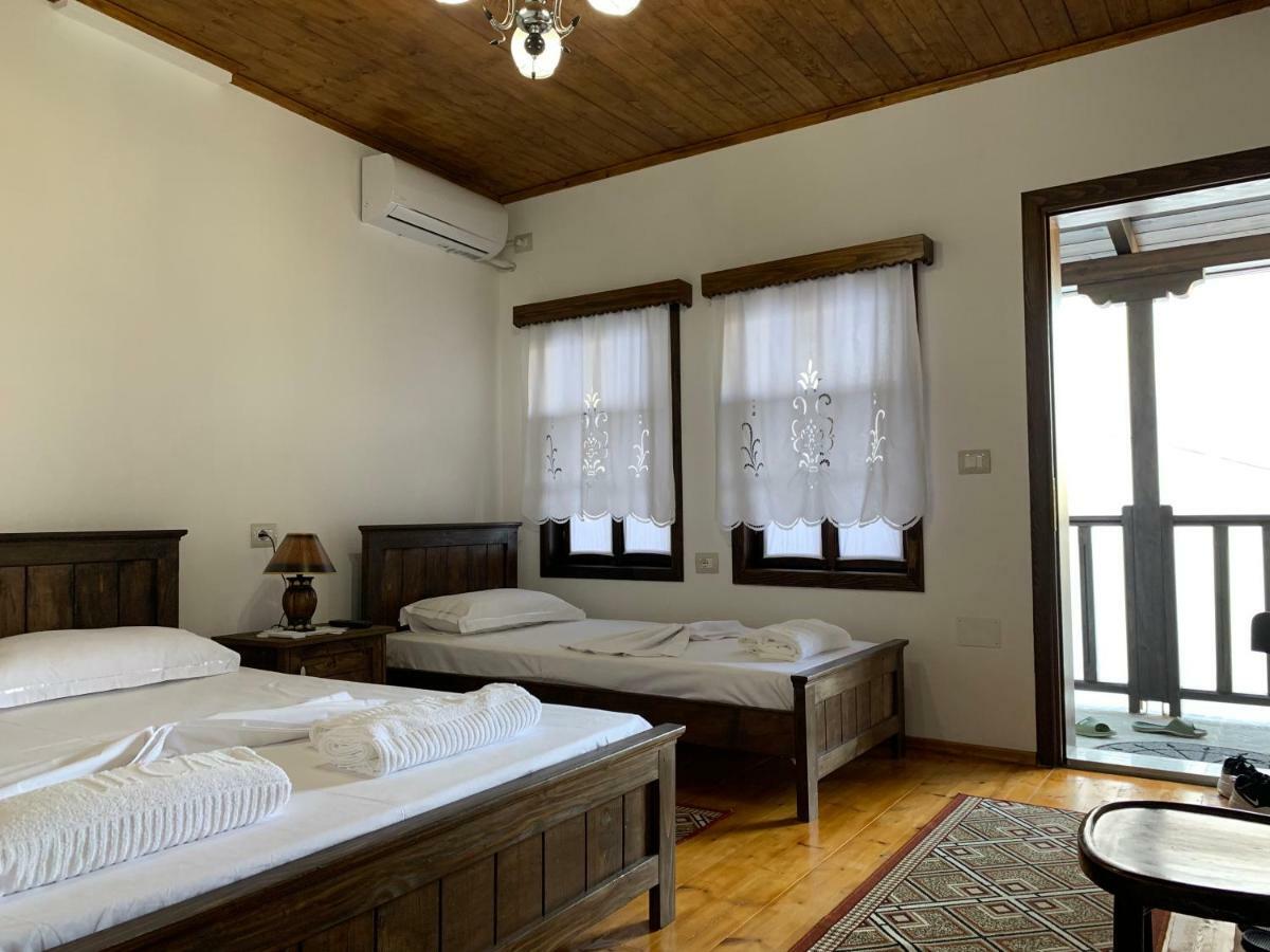 Guest House Genti Berat Habitación foto