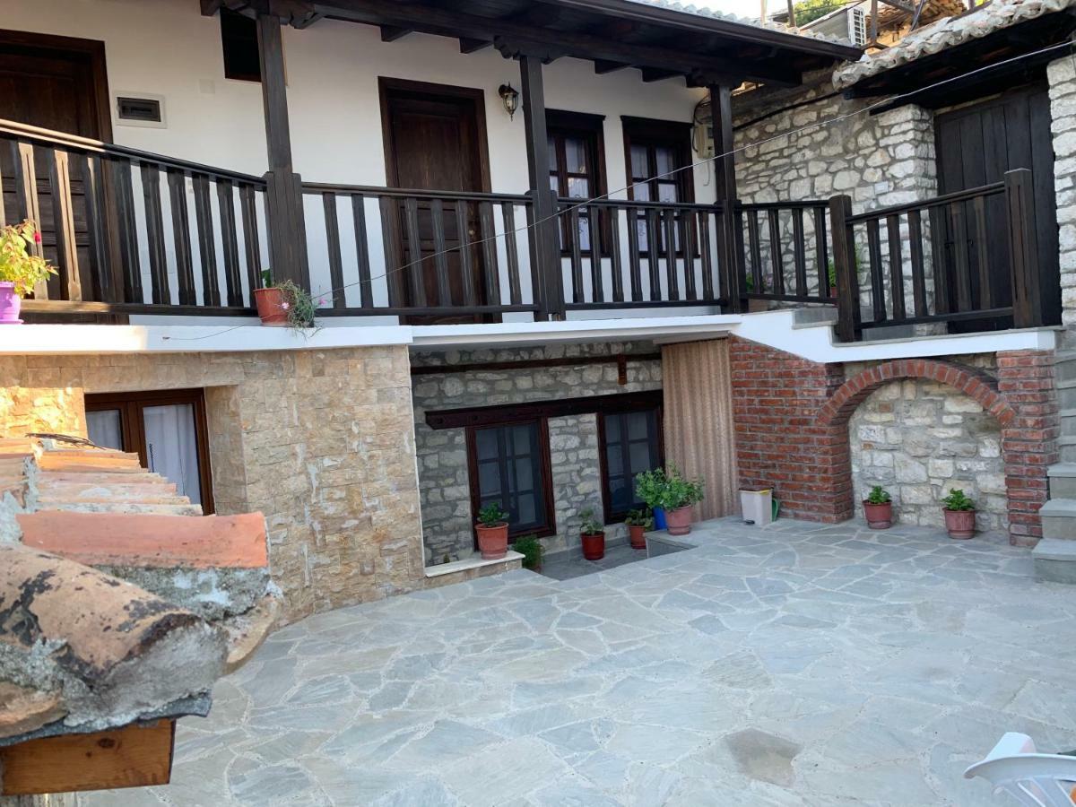 Guest House Genti Berat Exterior foto