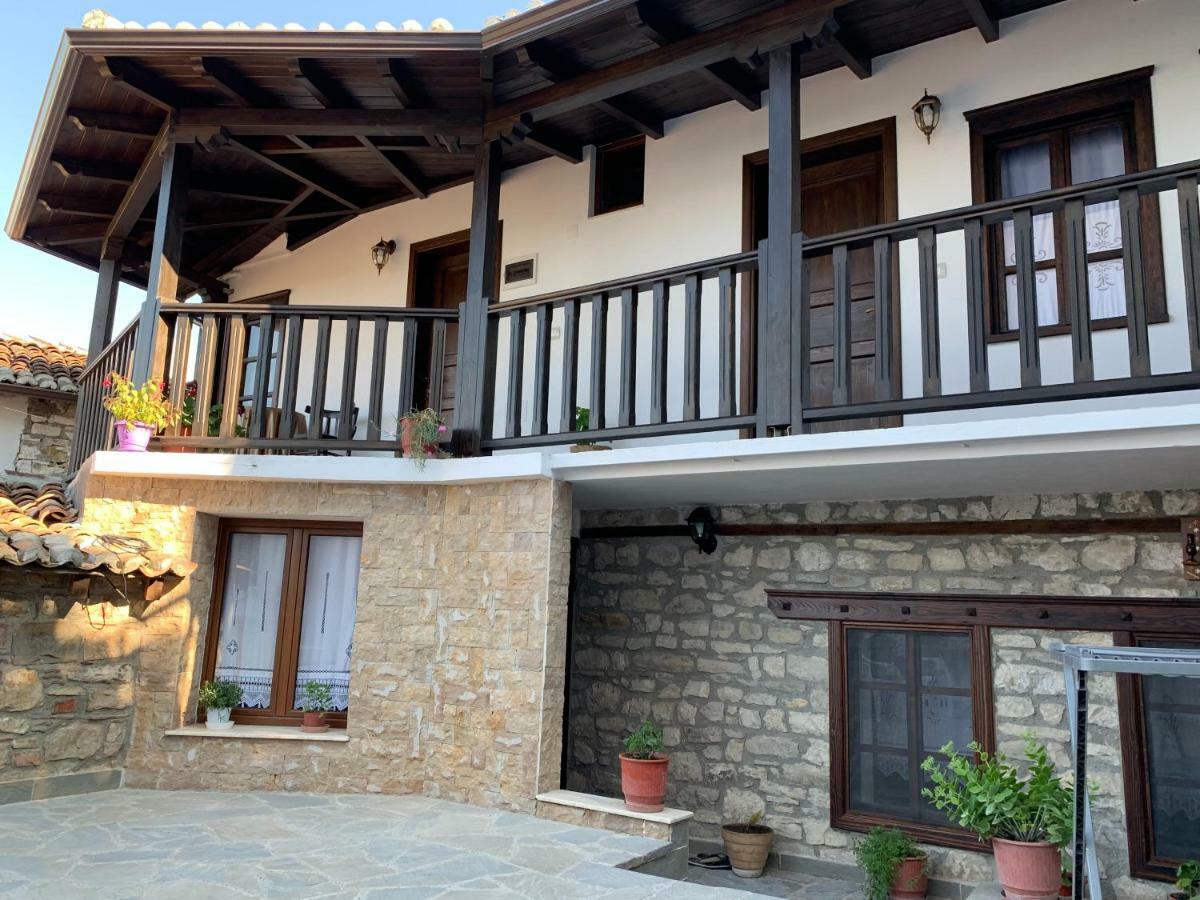 Guest House Genti Berat Exterior foto